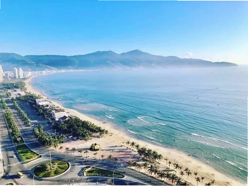 Hoàng hôn lãng mạn trên bãi biển Mỹ Khê