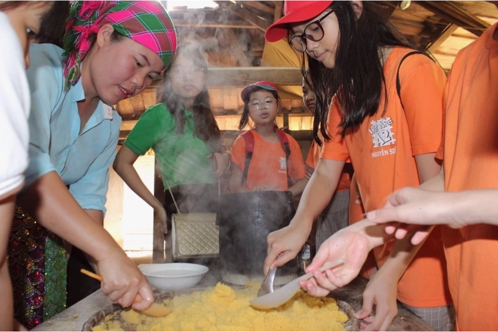 Hoạt động trải nghiệm làm ẩm thực ở đây sẽ giúp bạn thấy được sự “đa sắc đa màu” của văn hóa Việt Nam