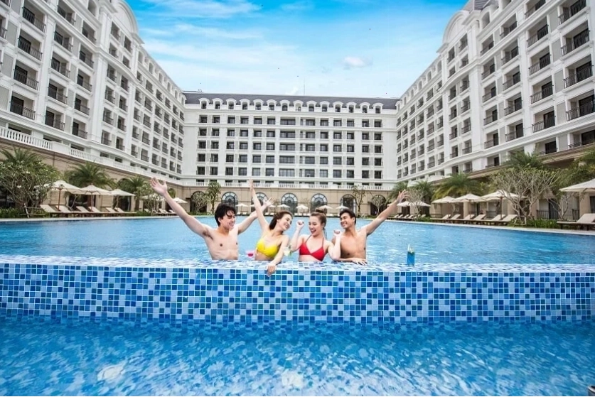 Hoạt động vui chơi trên biển tại khu vực Vịnh Lan Hạ