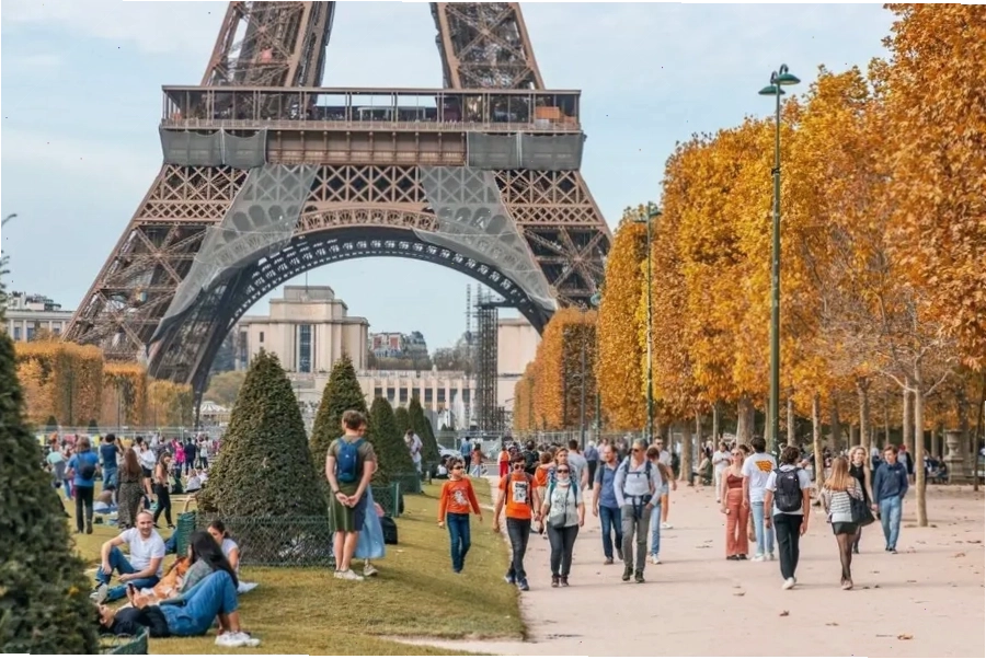 Hướng dẫn cách di chuyển tới Tháp Eiffel
