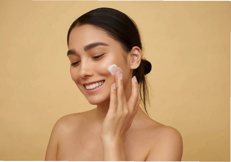 Kem chống nắng và sản phẩm dưỡng ẩm dịu nhẹ cho da sau peel