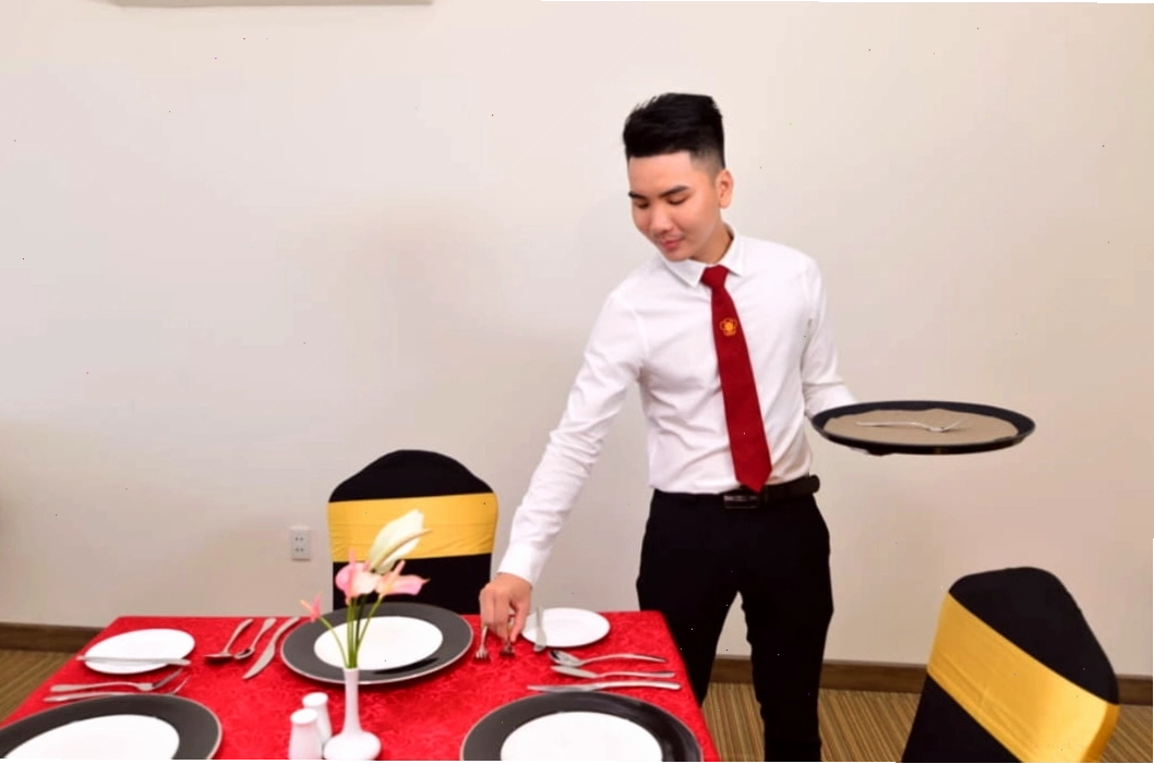 Khóa học về nghiệp vụ bàn tại trường Saigontourist