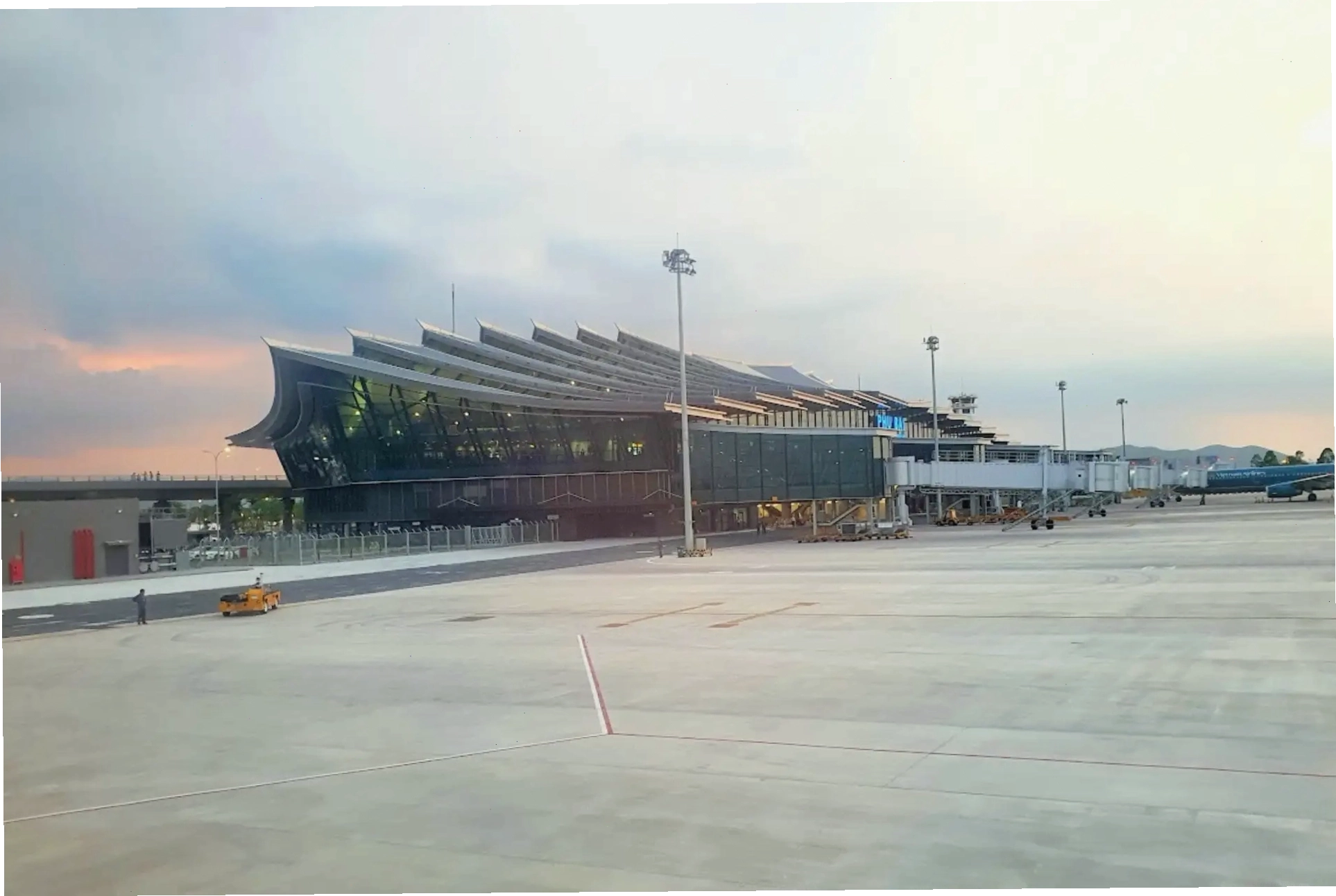 Khu vực sân đỗ tàu bay tại sân bay Phú Bài