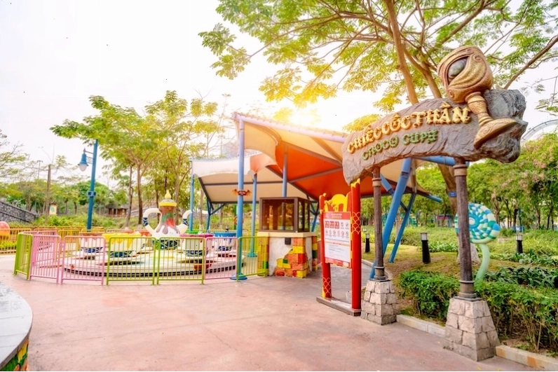 Khu vực trò chơi dành cho trẻ em tại công viên
