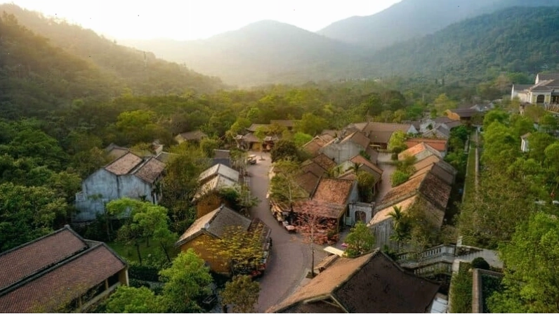 Khung cảnh thiên nhiên hùng vĩ nhìn từ Yên Tử