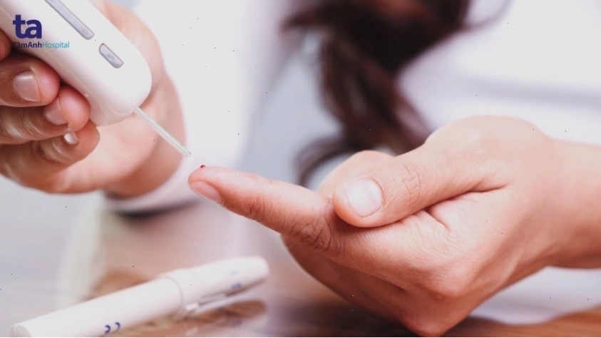 Kiểm tra đường huyết thường xuyên giúp phòng ngừa hạ đường huyết