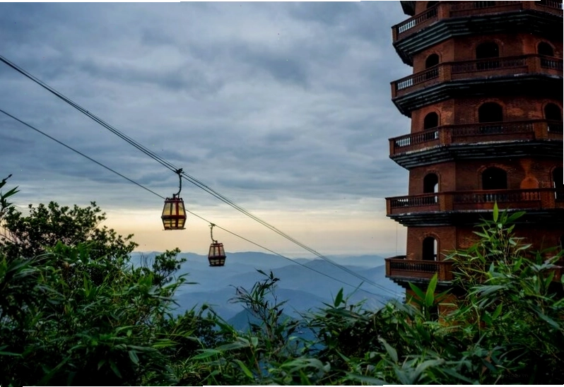 Kiến trúc cổ kính của Chùa Hoa Yên