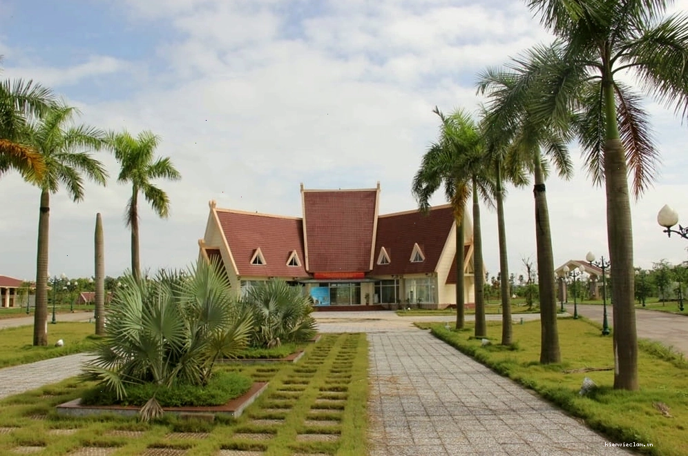 Làng sở hữu nhiều không gian rộng lớn phù hợp cho các hoạt động tập thể