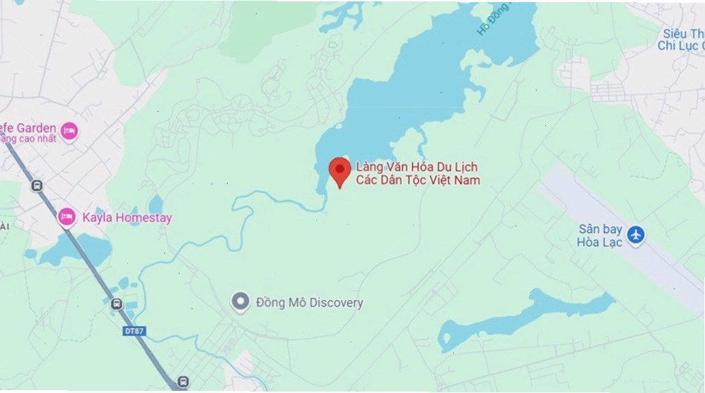 Làng Văn hóa nằm cách trung tâm Hà Nội hơn 40 km về phía Tây