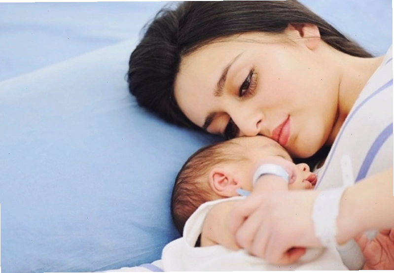 Massage và chườm ấm giúp kích thích sữa mẹ về