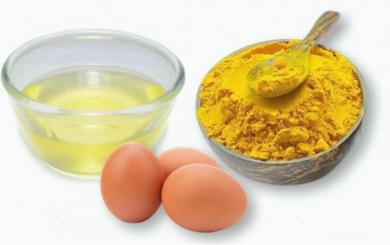 Mặt nạ tinh bột nghệ kết hợp trứng gà giúp làm sáng da