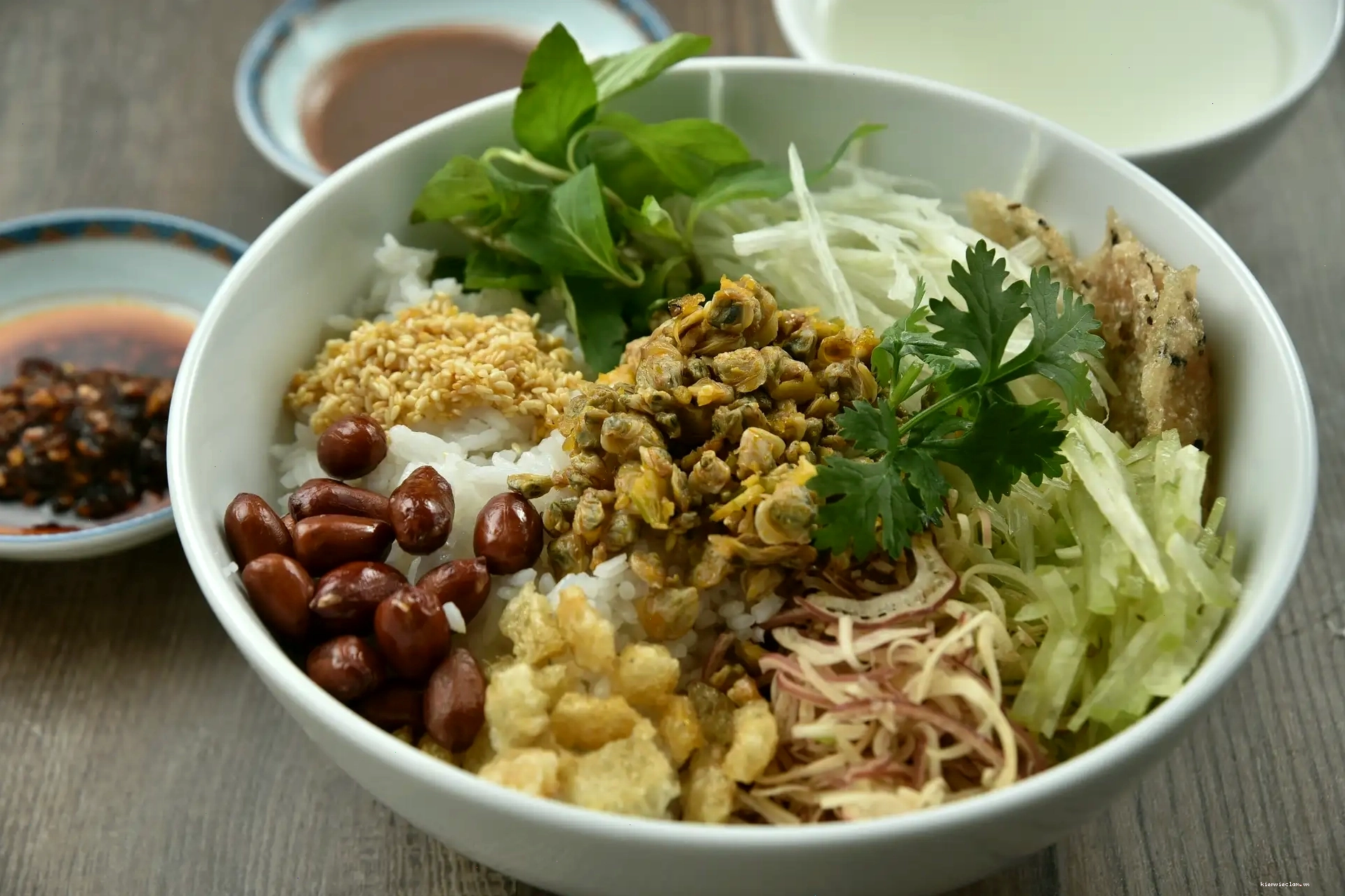 Món Cơm Hến đặc sản Huế