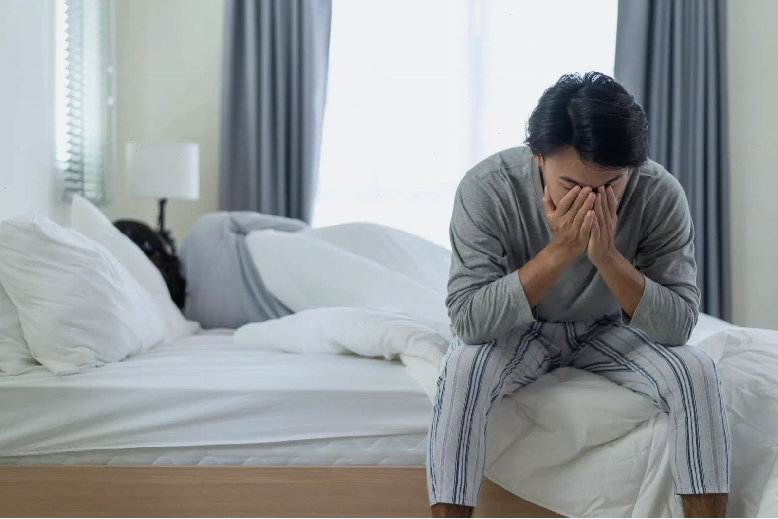 Nam giới có thể bị yếu sinh lý do nhiều nguyên nhân khác nhau như bệnh lý và lối sống