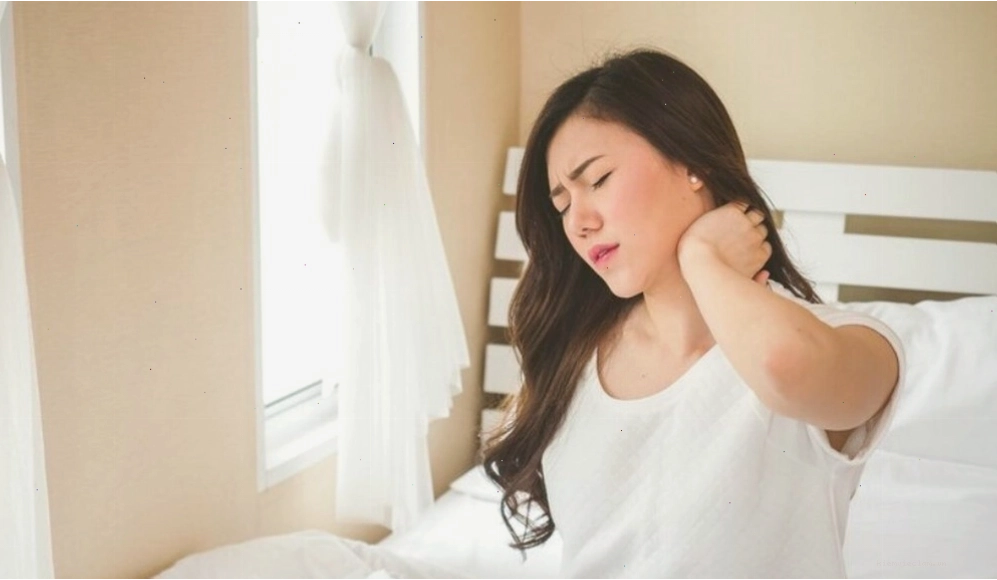 Nằm ngủ sai tư thế là nguyên nhân chính gây vẹo cổ