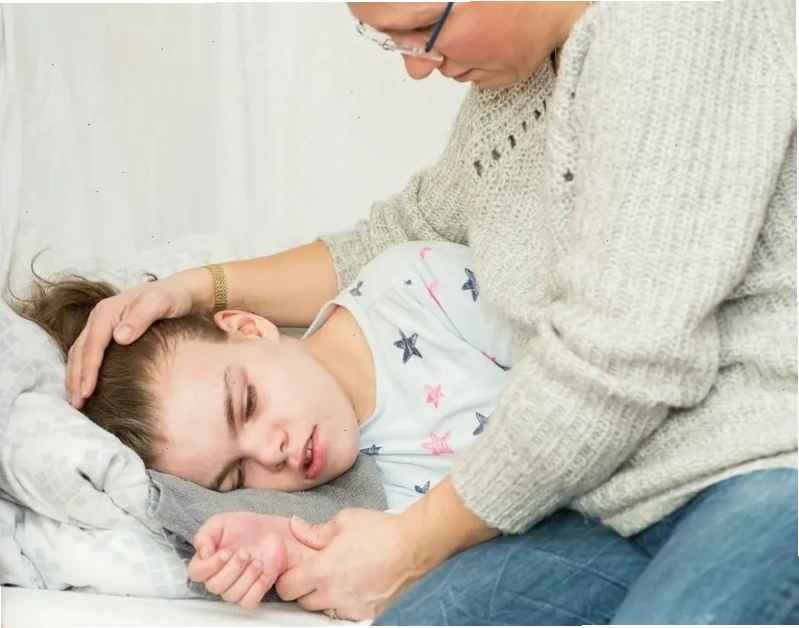 Người bệnh động kinh có thể mất ý thức và ngã xuống sàn đột ngột