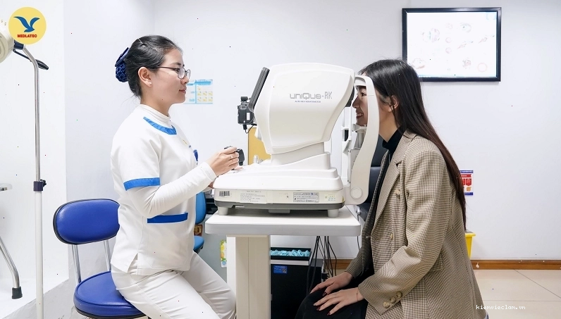 Người bị quáng gà cần khám bác sĩ chuyên khoa mắt để tìm nguyên nhân và điều trị