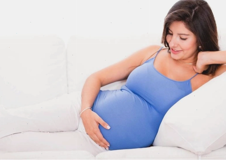 Người có huyết áp thấp không nên uống trà tâm sen quá đặc