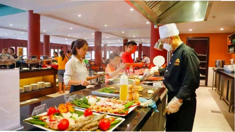 Nhà hàng phục vụ ẩm thực đa dạng tại Công viên Rồng