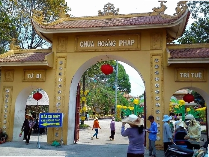 Phật tử tham dự khóa tu tại Chùa Hoằng Pháp
