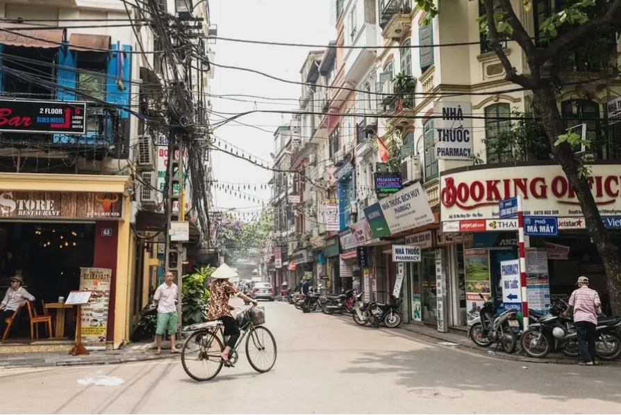 Phố Cổ Hà Nội gần chợ Đồng Xuân