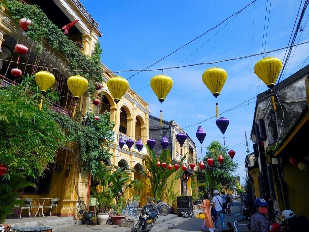 Phố cổ Hội An nằm ở hạ lưu sông Thu Bồn, thuộc địa phận phường Minh An