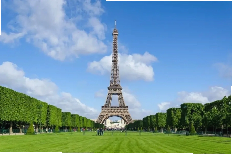 Quá trình thi công Tháp Eiffel đầy gian nan