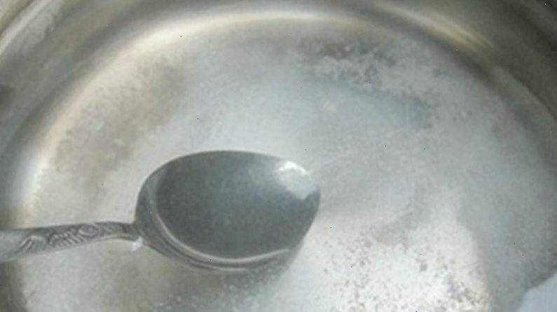 Sử dụng nước muối pha loãng có thể làm giảm ngứa hiệu quả