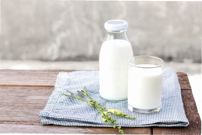 Sử dụng sữa tươi là một trong những phương pháp trị thâm quầng mắt sau 1 đêm