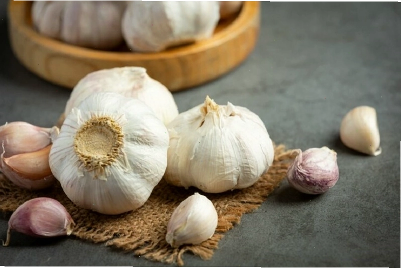 Sử dụng tỏi trong bữa ăn hàng ngày có thể giúp cải thiện yếu sinh lý nam giới