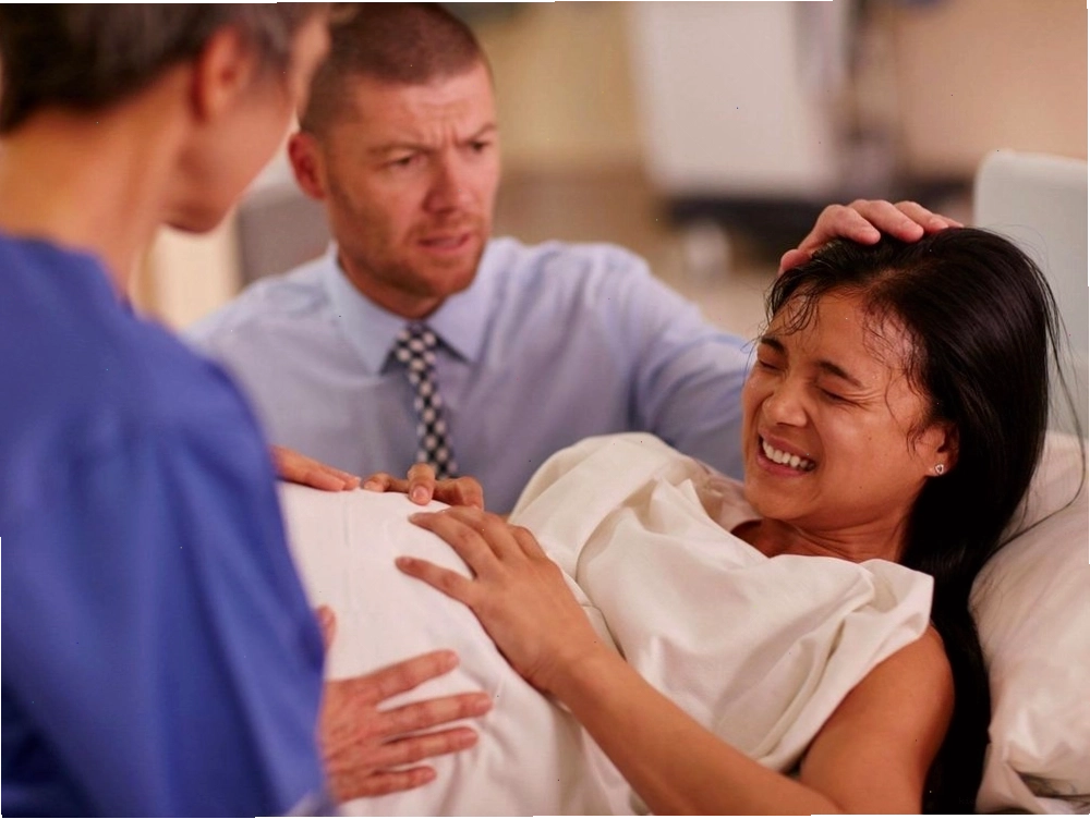 Sự tiến triển của ngôi thai gây áp lực lên vùng hậu môn
