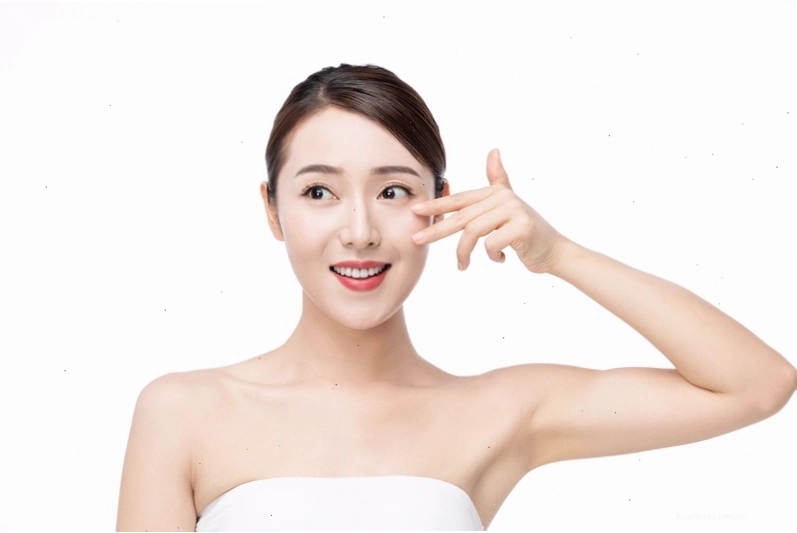 Tạo khối giúp gò má cao hơn