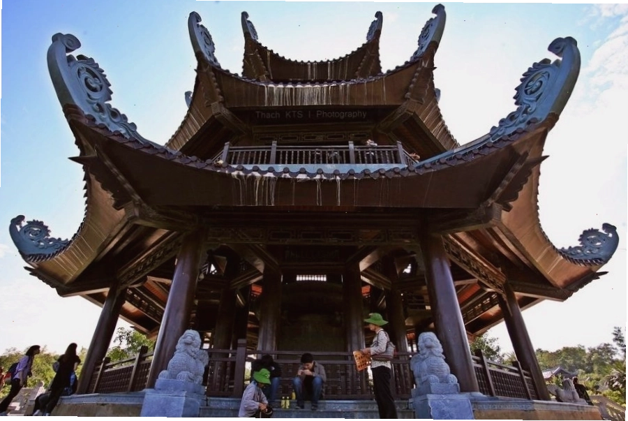 Tháp chuông chùa Bái Đính