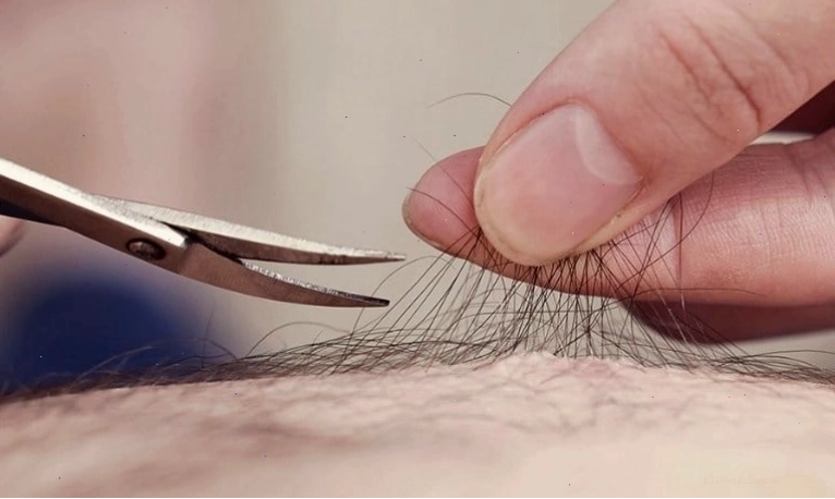Tỉa lông vùng kín nữ bằng kéo có sao không? Cách làm tại nhà an toàn