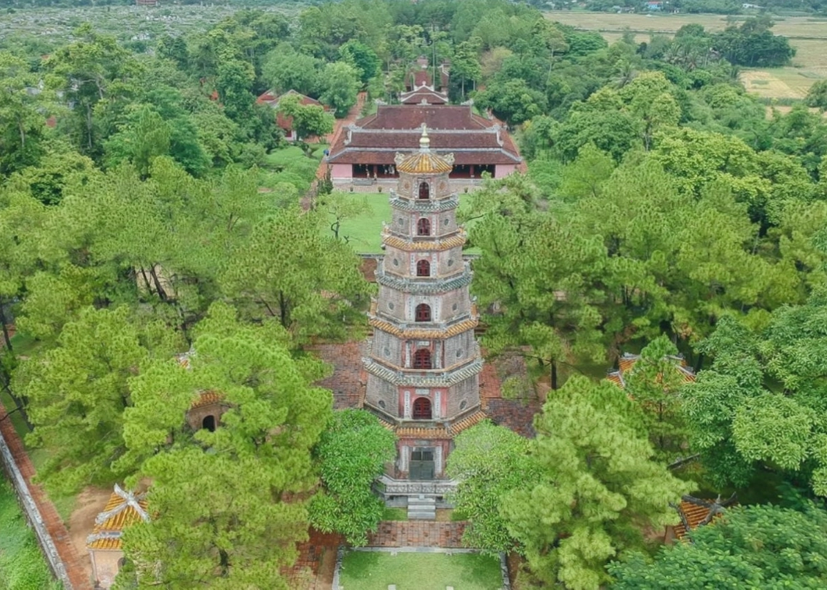 Toàn cảnh khuôn viên Chùa Thiên Mụ Huế