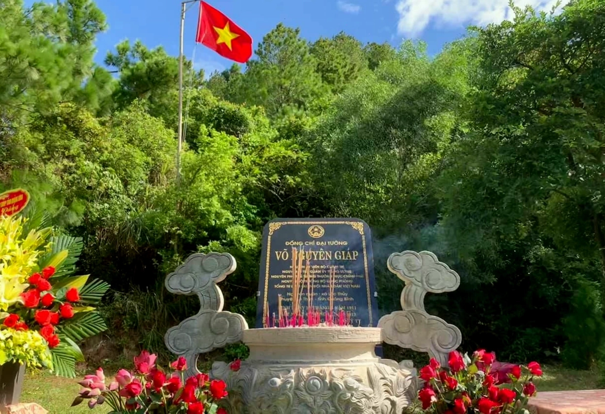 Toàn cảnh Mộ Đại tướng Võ Nguyên Giáp trên đỉnh Hoành Sơn