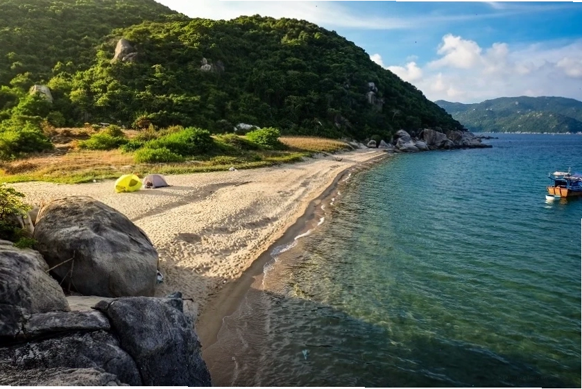 Toàn cảnh Vịnh Vân Phong nhìn từ trên cao