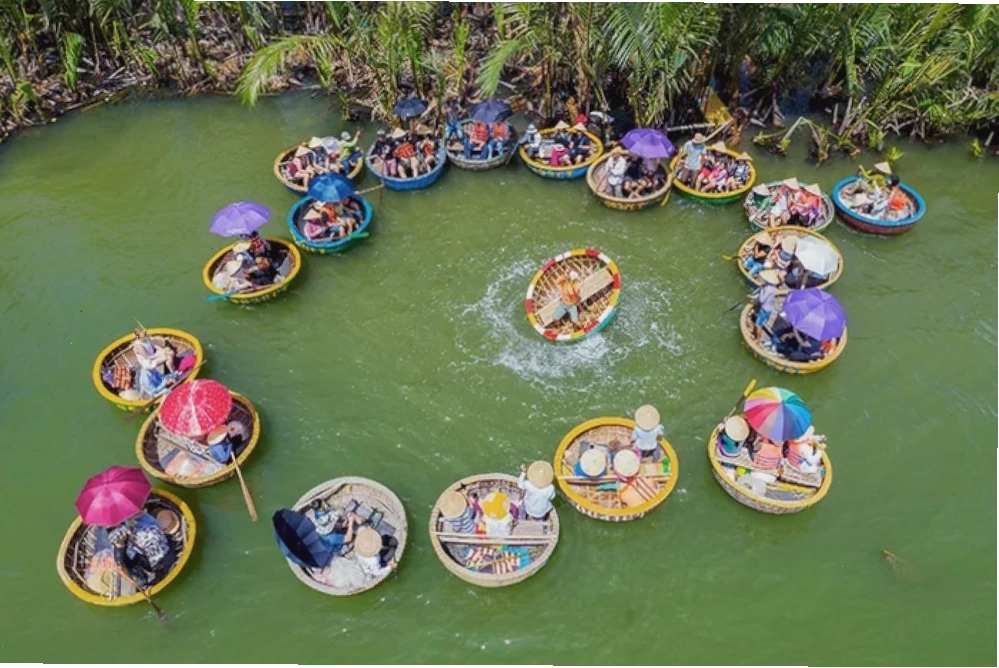 Trải nghiệm chèo thuyền thúng tại Rừng dừa Bảy Mẫu gần biển An Bàng