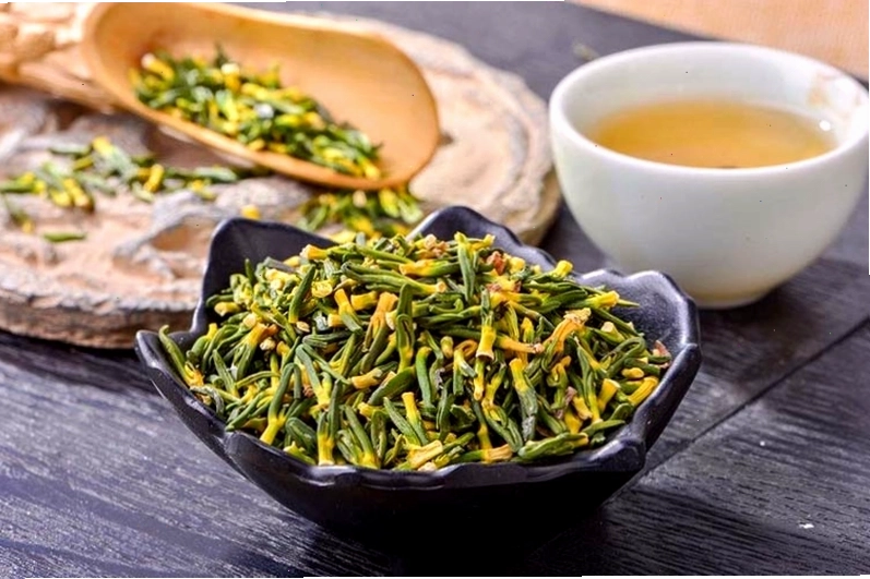 Tránh uống trà tâm sen khi bụng đói để bảo vệ hệ tiêu hóa