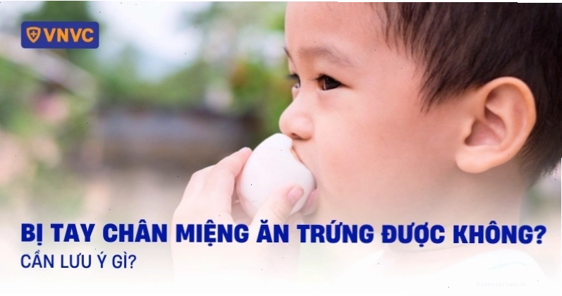 Trẻ bị tay chân miệng có nên ăn trứng hay không