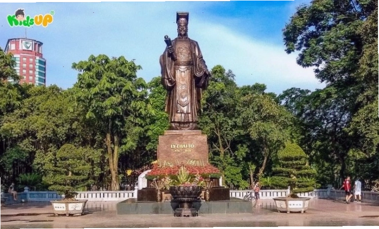 Tượng vua Lý Thái Tổ tại Văn Miếu
