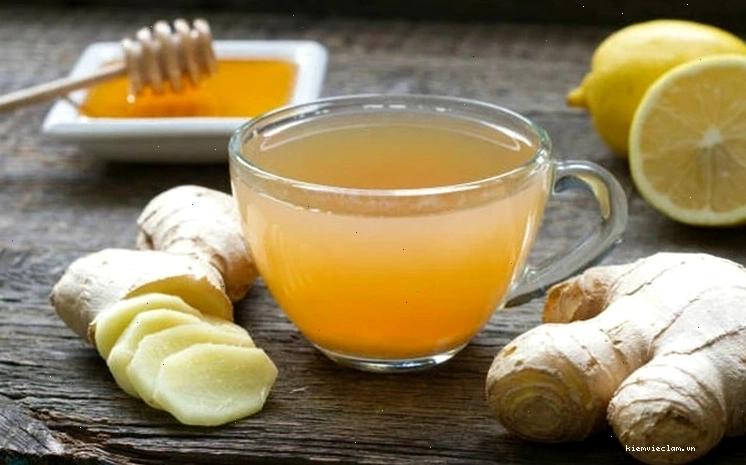 Uống nước gừng ấm giúp giảm ợ hơi cho bà bầu