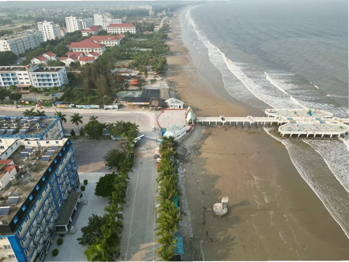 Vẻ đẹp hoang sơ và yên bình của bãi biển Hải Tiến, Thanh Hóa