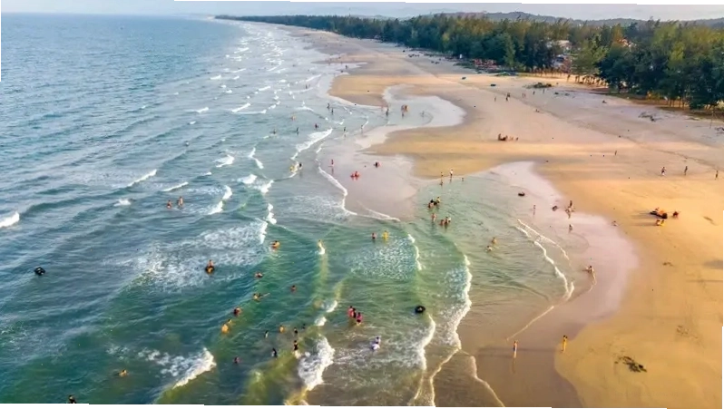 Vẻ đẹp quyến rũ của bãi biển Mỹ Khê Đà Nẵng nhìn từ trên cao