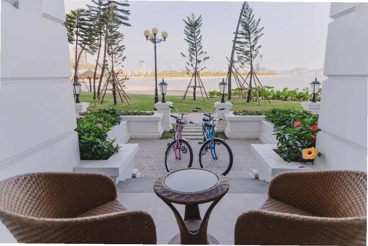 Vinpearl Resort & Spa Hạ Long nhìn từ xa