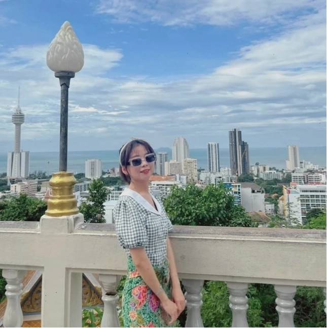 Vòng eo thon gọn với chiếc rốn đẹp