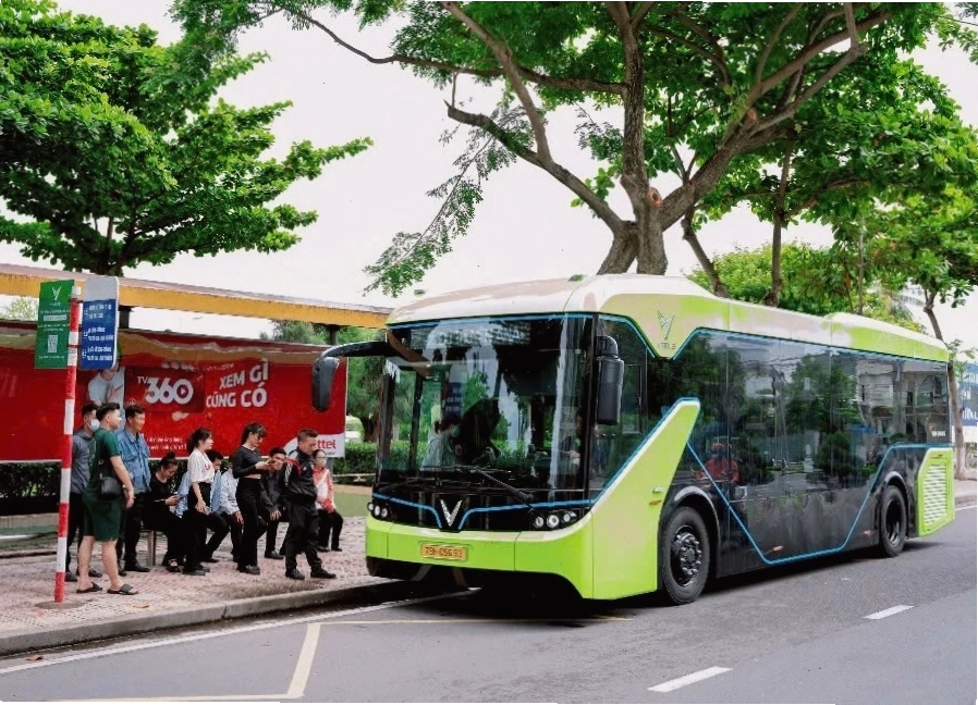 Xe đưa đón của Vinpearl tại sân bay Cam Ranh