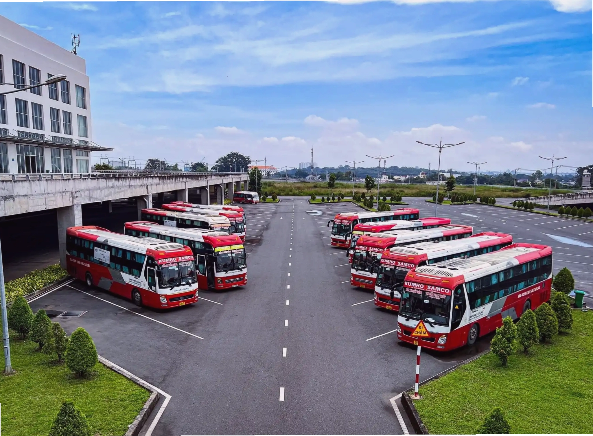 Xe khách tại Bến xe Miền Đông mới