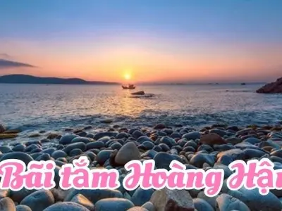 Khám phá bãi tắm Hoàng Hậu với bãi đá trứng độc đáo hiếm có