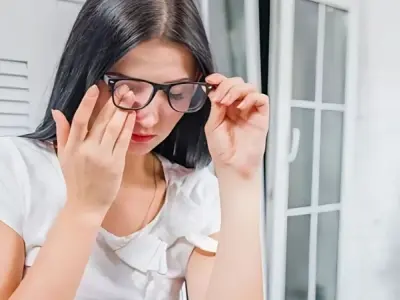 Bị cận khóc có sao không và cách chăm sóc đúng cách