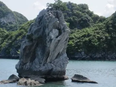 Hòn Con Cóc - “Cậu ông Trời” giữa lòng vịnh Hạ Long